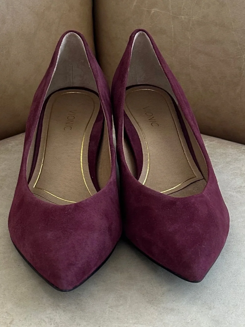 Vionic Kit Josie Kitten Heel Suede Pumps Merlot 9.5 Orthotic Comfy Office NWOB